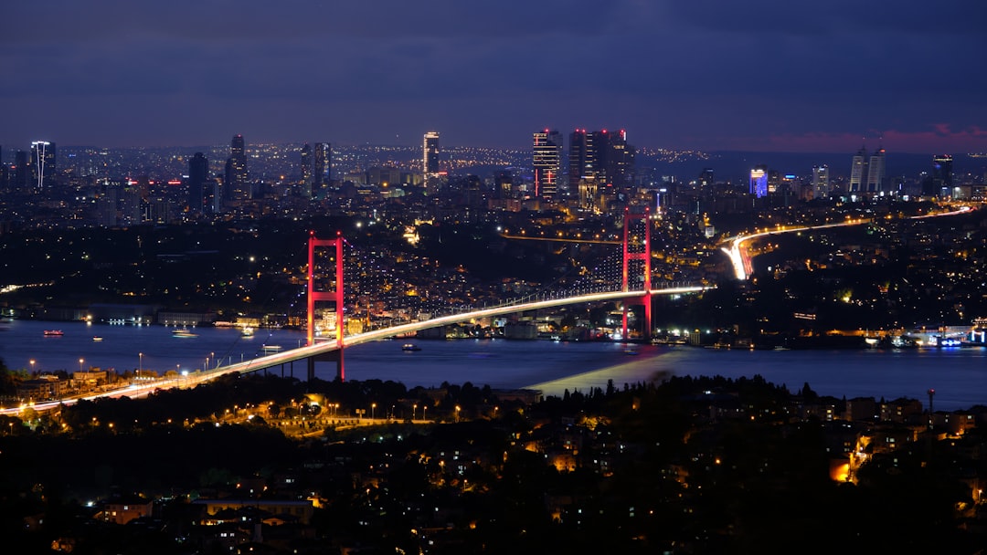 Galataport rıhtımı ve İstanbul silüeti